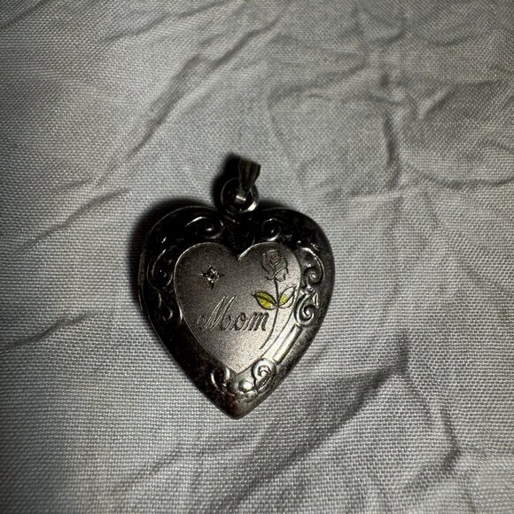 Heart-Shaped Sterling Silver Mom Locket Pendant With Rose Design & Engraving - Picture 1 of 5